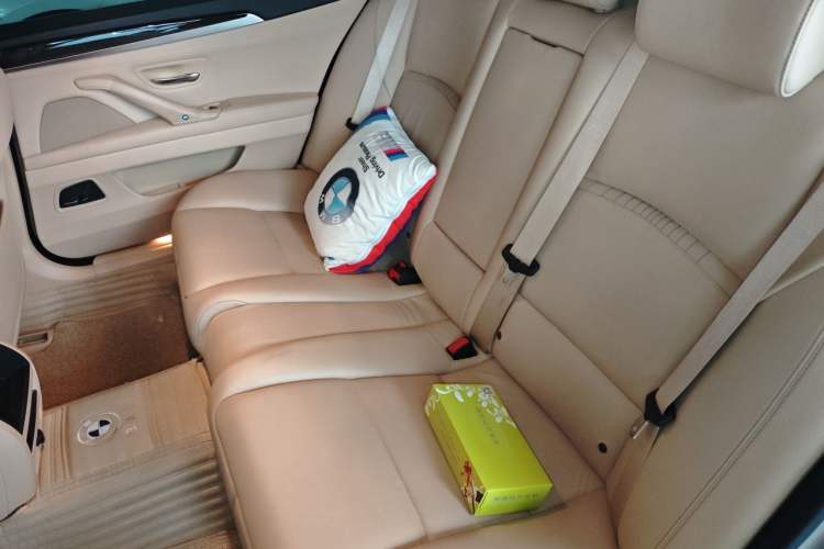 Used BMW 5 Series 2017 525Li Luxury Design Package Left Rear Seat