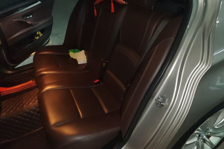 Used BMW 5 Series 2017 525Li Luxury Design Package Left Rear Seat