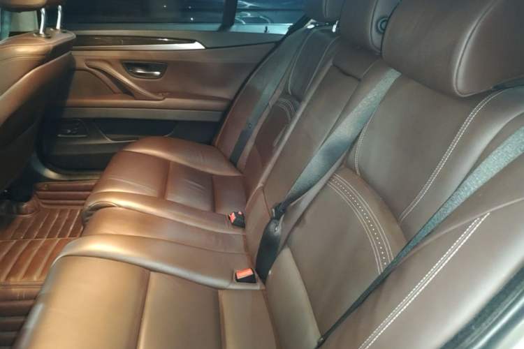 Used BMW 5 Series 2017 525Li Luxury Design Package Left Rear Seat