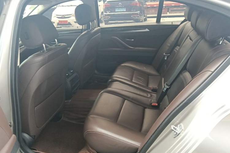 Used BMW 5 Series 2017 525Li Luxury Design Package Left Rear Seat
