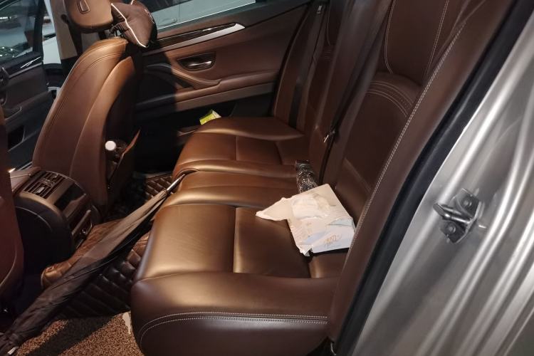 Used BMW 5 Series 2017 525Li Luxury Design Package Left Rear Seat