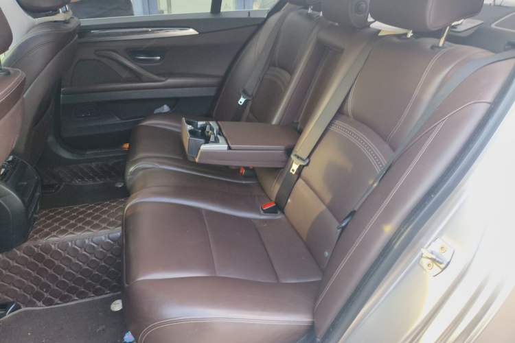 Used BMW 5 Series 2017 525Li Luxury Design Package Left Rear Seat