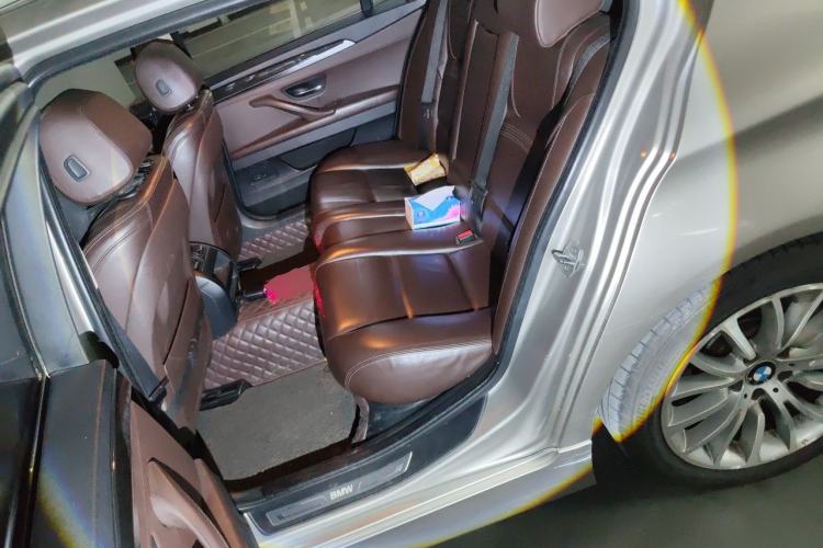 Used BMW 5 Series 2017 525Li Luxury Design Package Left Rear Seat
