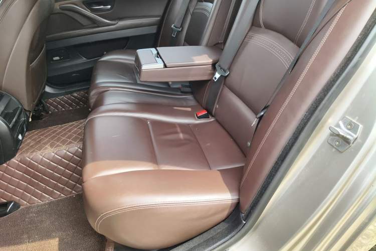 Used BMW 5 Series 2017 525Li Luxury Design Package Left Rear Seat