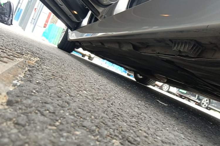 Used BMW 5 Series 2017 525Li Luxury Design Package Left Side Sill