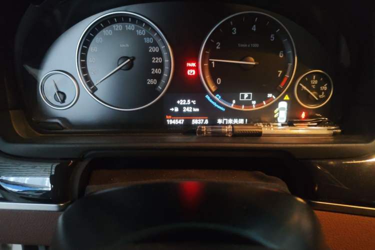 Used BMW 5 Series 2017 520Li Elegant Edition Odometer Close Up