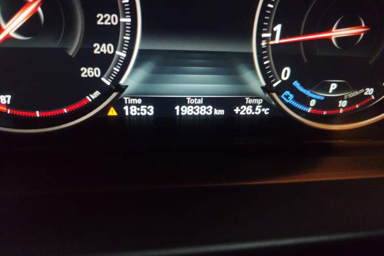 Used BMW 5 Series 2017 525Li Luxury Design Package Odometer Close Up