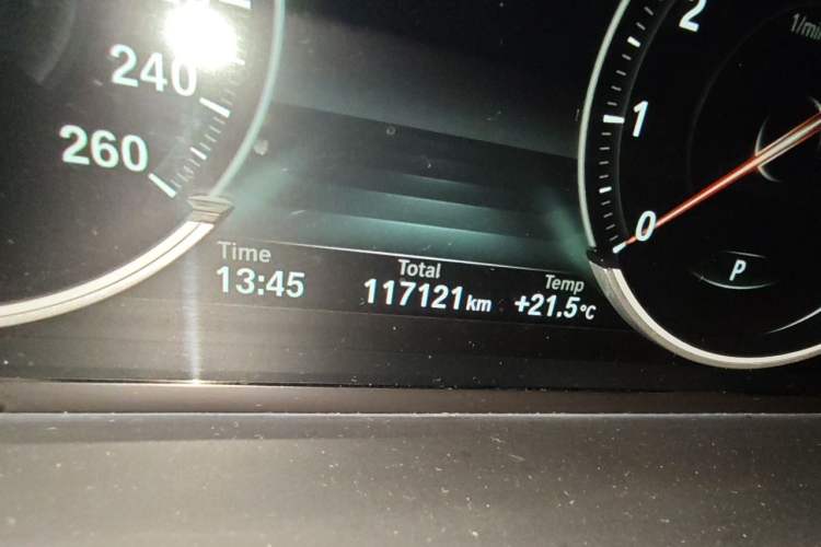 Used BMW 5 Series 2017 528Li Leading Model Odometer Close Up