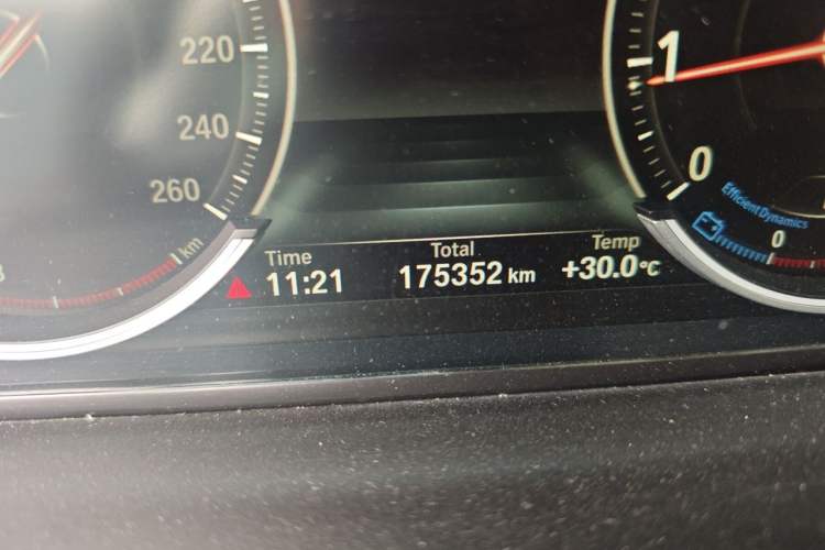 Used BMW 5 Series 2017 525Li Luxury Design Package Odometer Close Up