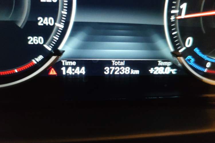 Used BMW 5 Series 2017 525Li Leading Model Odometer Close Up