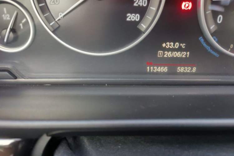 Used BMW 5 Series 2017 525Li Leading Model Odometer Close Up