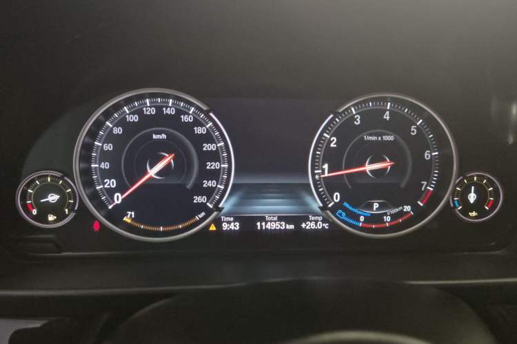Used BMW 5 Series 2017 525Li Leading Model Odometer Close Up