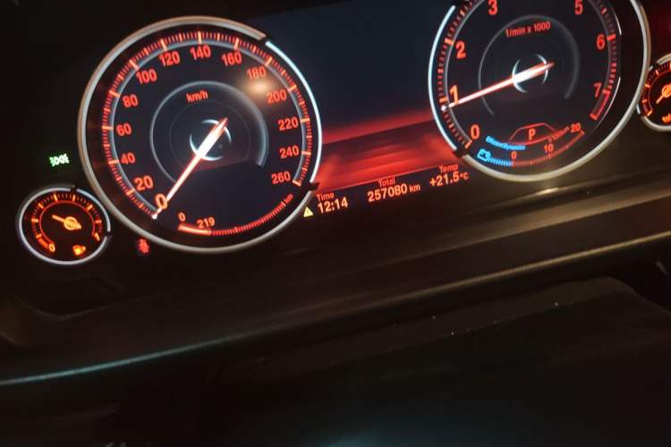 Used BMW 5 Series 2017 525Li Luxury Design Package Odometer Close Up