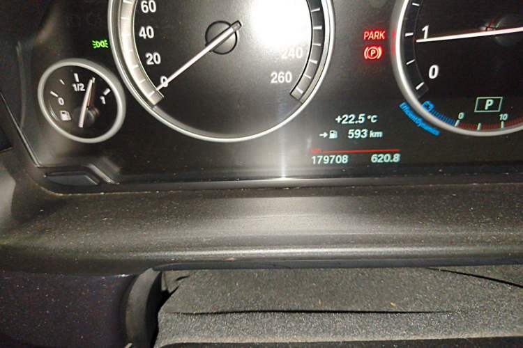 Used BMW 5 Series 2017 520Li Elegant Edition Odometer Close Up