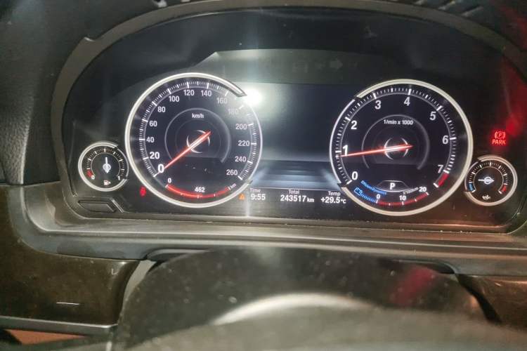 Used BMW 5 Series 2017 525Li Leading Model Odometer Close Up