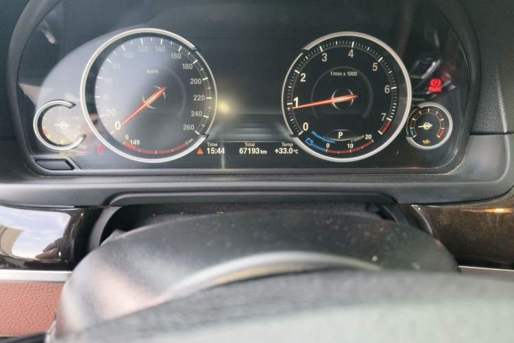Used BMW 5 Series 2017 525Li Leading Model Odometer Close Up