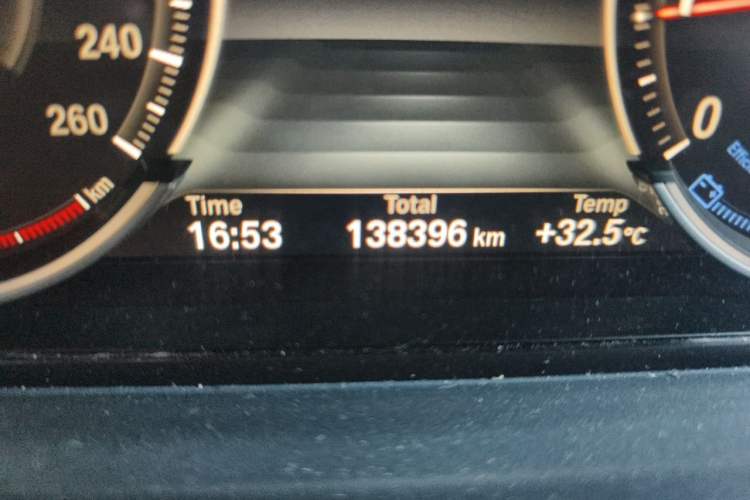 Used BMW 5 Series 2017 525Li Luxury Design Package Odometer Close Up