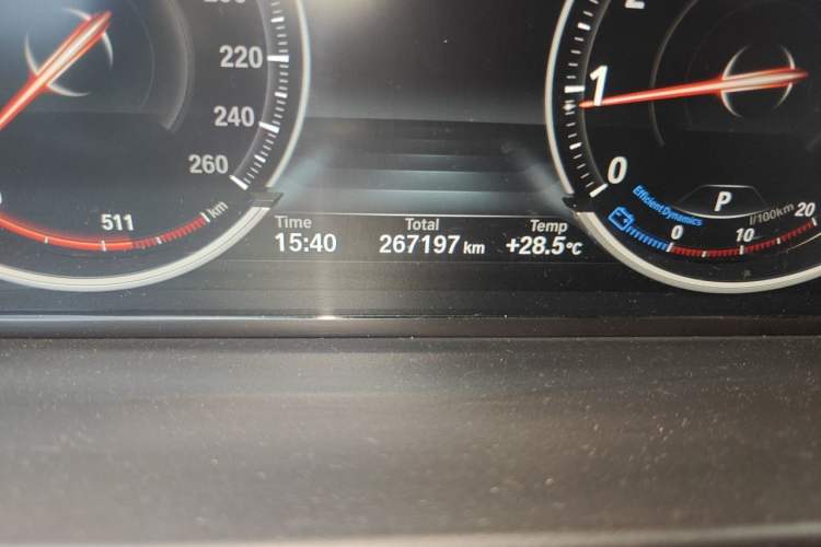 Used BMW 5 Series 2017 525Li Leading Model Odometer Close Up