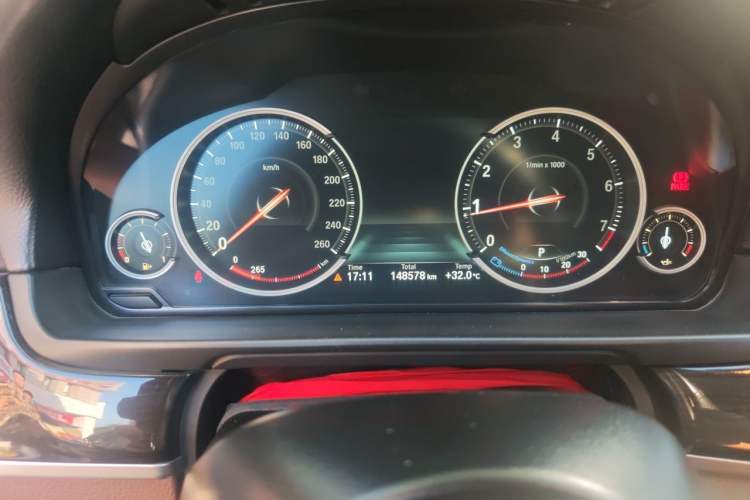Used BMW 5 Series 2017 525Li Luxury Design Package Odometer Close Up
