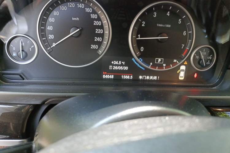 Used BMW 5 Series 2017 525Li Leading Model Odometer Close Up