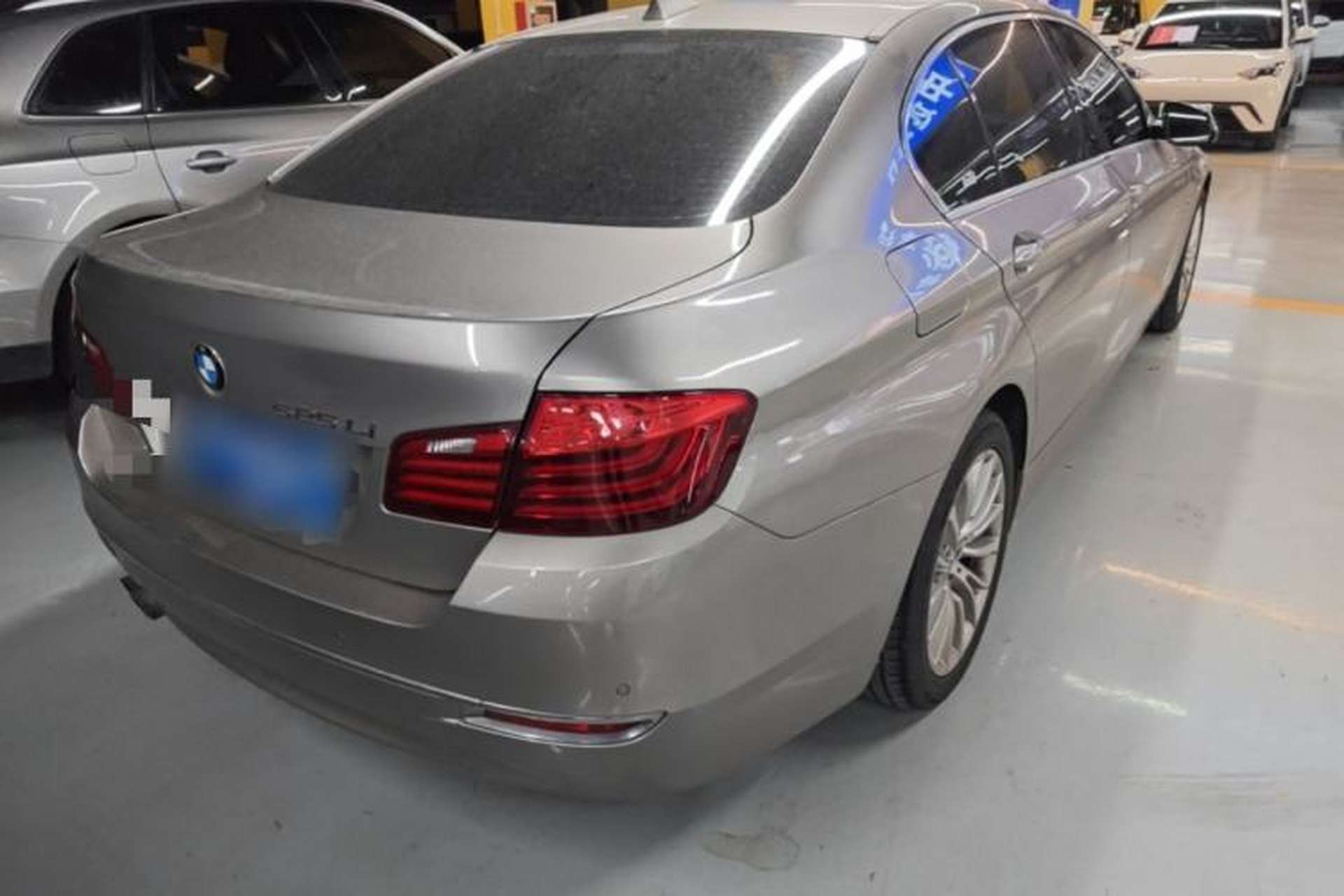 Used BMW 5 Series 2017 525Li Luxury Design Package Rear Right 45 Deg