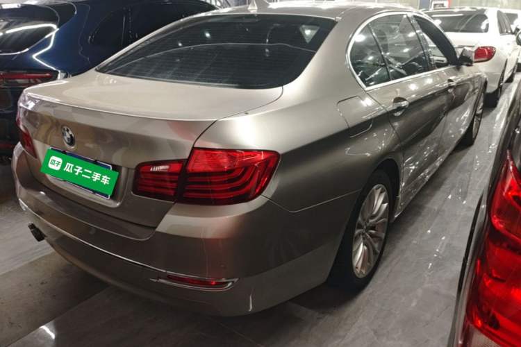 Used BMW 5 Series 2017 525Li Luxury Design Package Rear Right 45 Deg