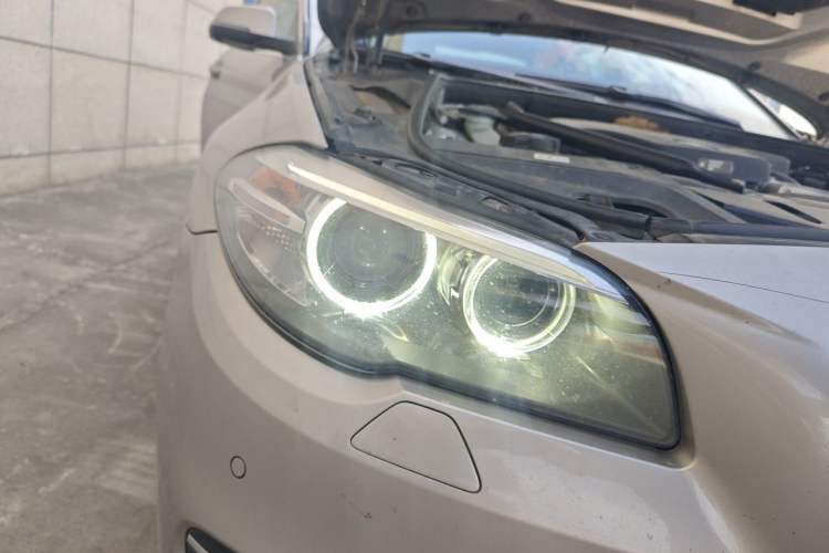 Used BMW 5 Series 2017 525Li Luxury Design Package Right Front Headlight