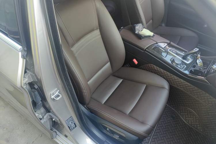Used BMW 5 Series 2017 525Li Luxury Design Package Right Front Seat