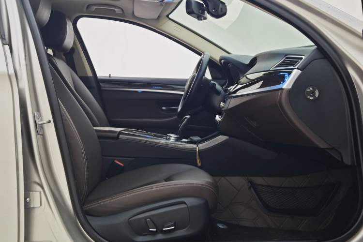 Used BMW 5 Series 2017 525Li Luxury Design Package Right Front Seat