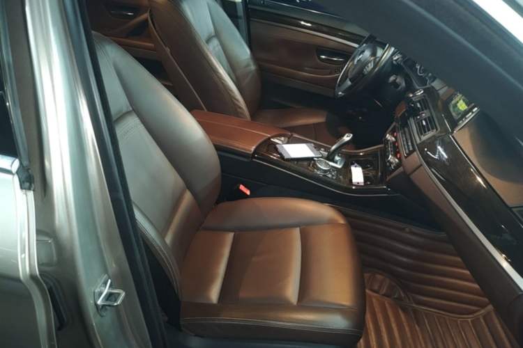 Used BMW 5 Series 2017 525Li Luxury Design Package Right Front Seat