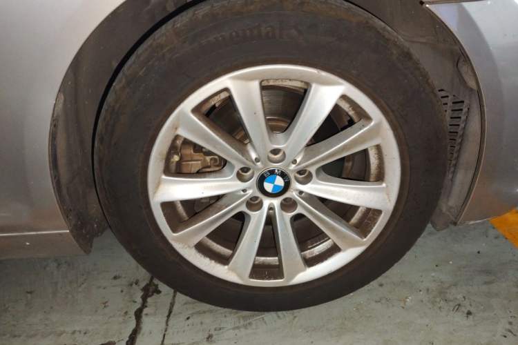 Used BMW 5 Series 2017 520Li Elegant Edition Right Front Wheel Hub