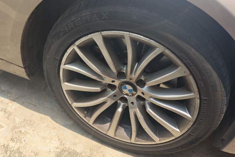 Used BMW 5 Series 2017 525Li Luxury Design Package Right Front Wheel Hub