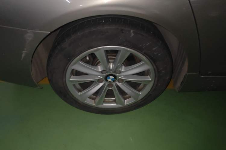 Used BMW 5 Series 2017 520Li Elegant Edition Right Front Wheel Hub