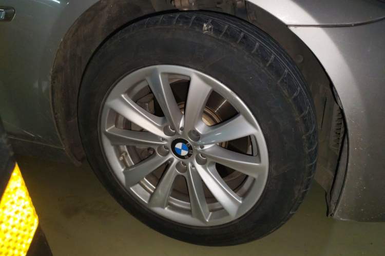Used BMW 5 Series 2017 520Li Elegant Edition Right Front Wheel Hub