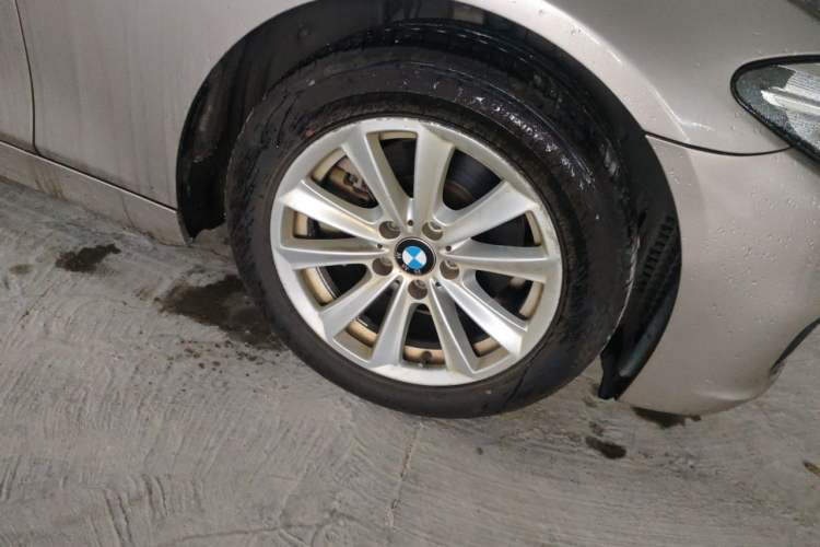 Used BMW 5 Series 2017 520Li Elegant Edition Right Front Wheel Hub