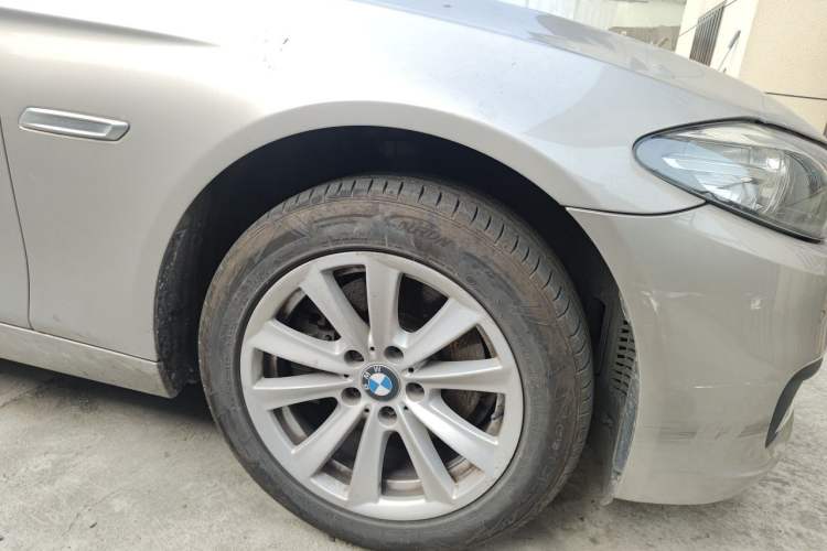 Used BMW 5 Series 2017 520Li Elegant Edition Right Front Wheel Hub