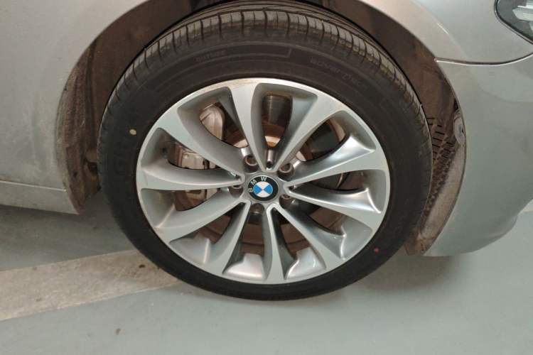 Used BMW 5 Series 2017 528Li Leading Model Right Front Wheel Hub