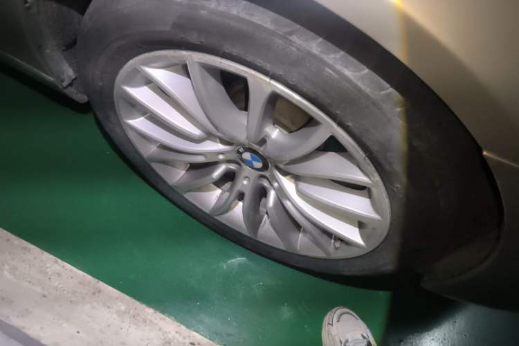Used BMW 5 Series 2017 525Li Luxury Design Package Right Front Wheel Hub