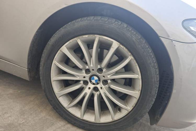Used BMW 5 Series 2017 525Li Luxury Design Package Right Front Wheel Hub