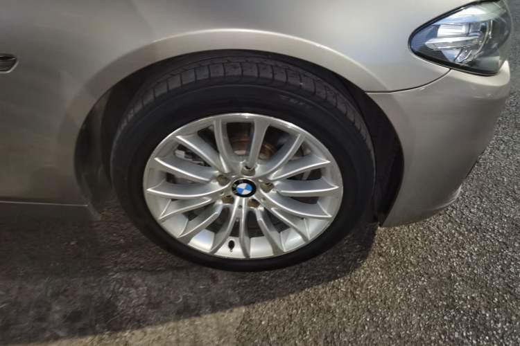 Used BMW 5 Series 2017 525Li Luxury Design Package Right Front Wheel Hub