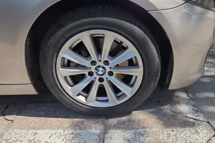 Used BMW 5 Series 2017 520Li Elegant Edition Right Front Wheel Hub