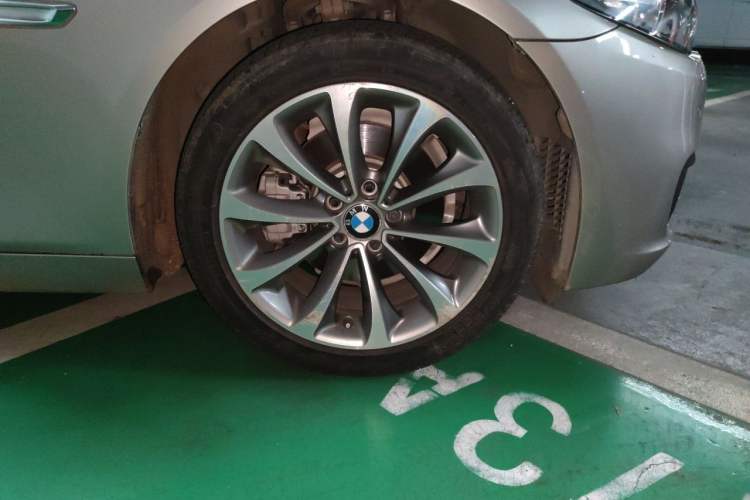 Used BMW 5 Series 2017 525Li Leading Model Right Front Wheel Hub