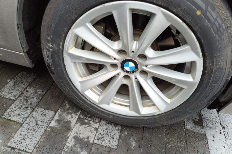 Used BMW 5 Series 2017 520Li Elegant Edition Right Front Wheel Hub