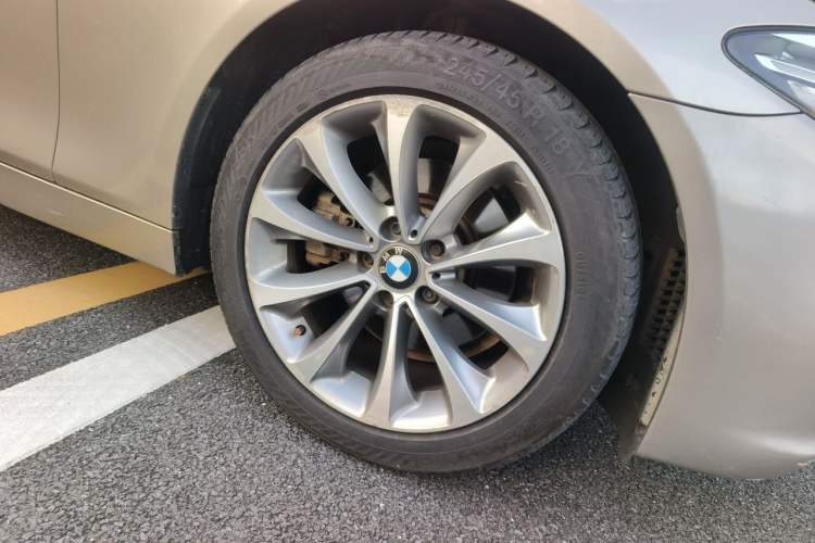 Used BMW 5 Series 2017 525Li Leading Model Right Front Wheel Hub