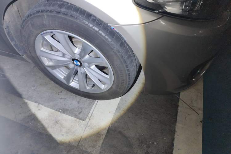 Used BMW 5 Series 2017 520Li Elegant Edition Right Front Wheel Hub
