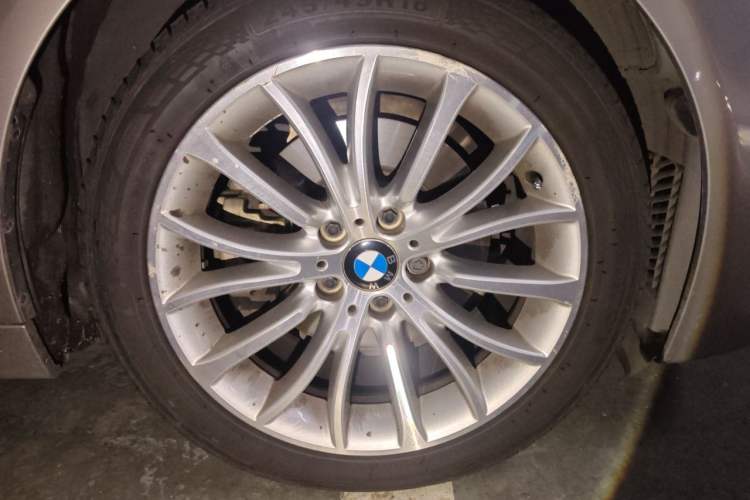 Used BMW 5 Series 2017 525Li Luxury Design Package Right Front Wheel Hub