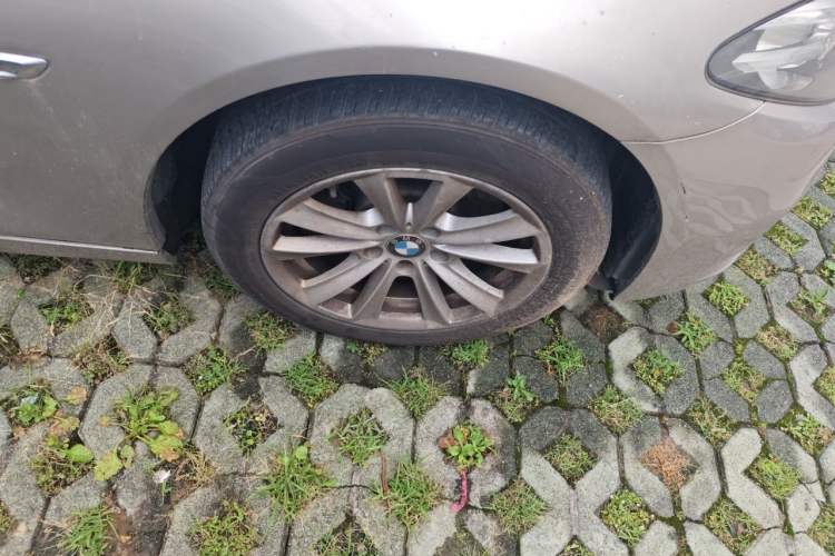 Used BMW 5 Series 2017 520Li Elegant Edition Right Front Wheel Hub