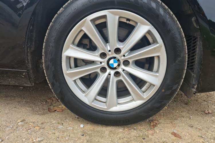 Used BMW 5 Series 2017 520Li Elegant Edition Right Front Wheel Hub