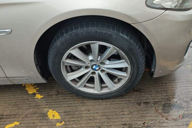 Used BMW 5 Series 2017 520Li Elegant Edition Right Front Wheel Hub