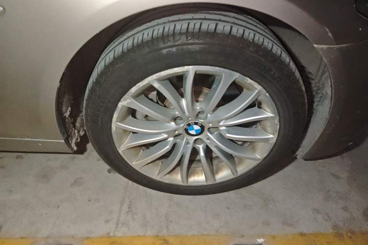 Used BMW 5 Series 2017 525Li Luxury Design Package Right Front Wheel Hub